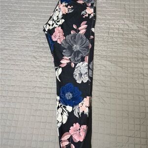 Old Navy Active Floral Leggings - Black and White
